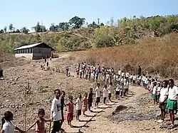 Bei der Schule von Lebutun