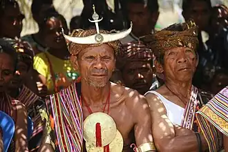 Traditioneller Würdenträger mit Kaibauk und Belak