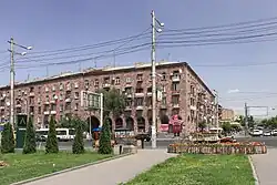 Ein Grand Candy-Markengeschäft an einer Straßenecke in Jerewan, 2014