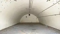 Inneres eines Bunkers, hier lagerte einst die atomare Munition
