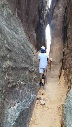 enge Spalte zwischen zwei Rippen