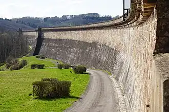 Bassin de Champagney, Staumauer