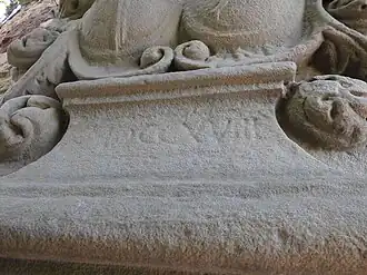 Sockel des Wappensteins