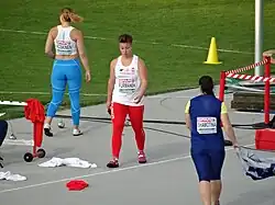 Katarzyna Furmanek (rote Hose) – ausgeschieden mit 67,62&nbsp;m