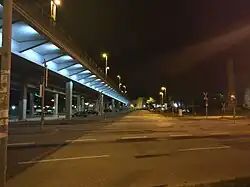 Neue Gablenzbrücke in der Nacht mit Beleuchtung