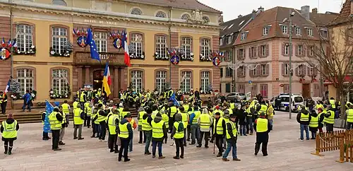 Gelbwesten vor dem Rathaus von Belfort am 29.&nbsp;Dezember 2018