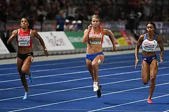 100-Meter-Finale kurz vor dem Ziel (v.&nbsp;l.&nbsp;n.&nbsp;r.): Mujinga Kambundji (Vierte), Dafne Schippers (Bronze), Imani-Lara Lansiquot (Sechste)