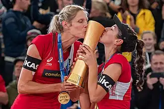 Die Kanadierinnen Sarah Pavan und Melissa Humana-Paredes gewinnen die WM bei den Frauen.