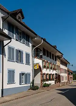 Landstrasse beim Dorfkern