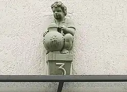 Anfang der 2020er Jahre abgebrochene Bauplastik in der Dürerstraße