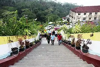 Die Treppe zur Kapelle