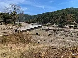 Ufer des Rio Comoros