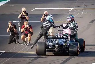 Bottas und Hamilton nach dem Rennen in Silverstone