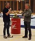 Ehrung des ehemaligen Wettkampfleiters durch den aktuellen Wettkampfleiter[1]