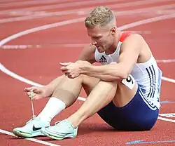 Weltrekordinhaber Kevin Mayer – im Monat zuvor Weltmeister – trat nach einem schwachen 100-Meter-Lauf zum Weitsprung nicht mehr&nbsp;an