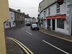 An der zentralen Kreuzung von Timoleague