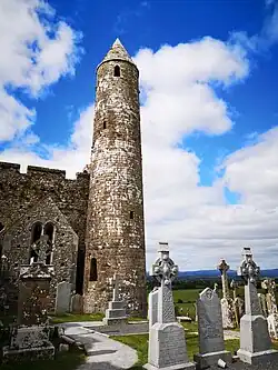 Der idealtypische Rundturm auf dem Rock of Cashel