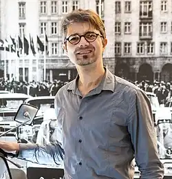 Sören Marotz in der Motorrad-Ausstellung des [[DDR-Museum Berlin]], 2022