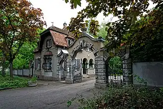 Dienstgebäude mit Haupteingang