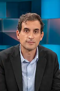 Portrait Philipp Peyman Engel