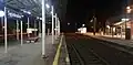 Bahnsteig 2 Gleis 1 am Bahnhof Świebodzin bei Nacht, Nov 2024