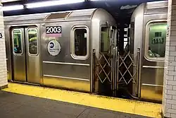 Kuppelbare Scherengitter als Übersteigschutz (New York)