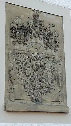 Erinnerungstafel zum Schlossbau von 1588 (Wappen Kaltental, Wernau, Rechberg)