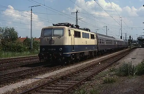 Nahverkehrszug mit Baureihe 111 und n-Wagen (1989)