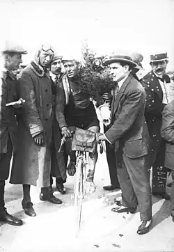 Philippe Thys unmittelbar nach seinem Sieg bei der Tour de France