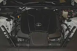 Motorraum mit V8-Motor