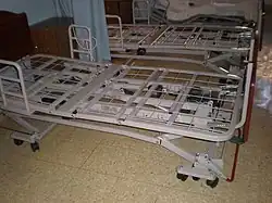 Krankenhausbetten ohne Matratzen, 2008