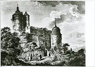 Ansicht des Hauptzugangs mit Schösserturm (rechts) und Johannis/Coselturm (links)