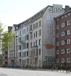 Zurückgesetzte Baulinie für autogerechte Stadt. Hamburg-Eimsbüttel