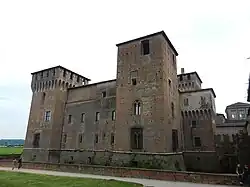 Nordseite mit dem älteren nordwestlichen Eckturm