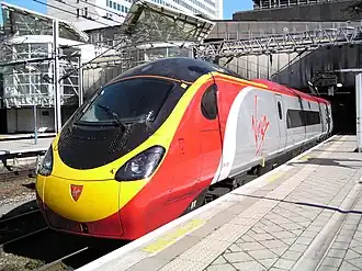 Class 390 „Pendolino Britannico“ im Bahnhof Birmingham New Street