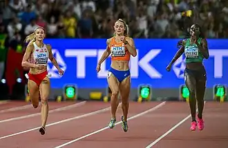 Im Finale auf der Zielgeraden (v.&nbsp;l.&nbsp;n.&nbsp;r.): Natalia Kaczmarek, Lieke Klaver, Rhasidat&nbsp;Adeleke