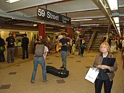 Musikant in einer Station der New York City Subway
