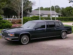 Cadillac Fleetwood 75 mit Werkskarosserie (1986)