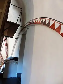 Schildbogen hinter der Orgel