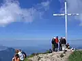 Gipfelkreuz, im Hintergrund der Bodensee