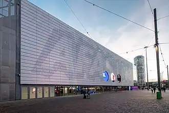 Die AFAS Live und im Hintergrund der Oval Tower am 1. Januar 2017