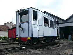 Zweiachsiger Triebwagen im Musée des transports de Pithiviers