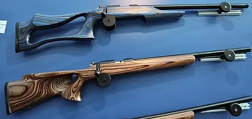 CZ 455 Evolution (oben) und CZ 455 Thumbhole (unten)