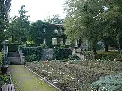 Neuer Aachener Kunstverein mit Rosengarten und Wandbrunnen