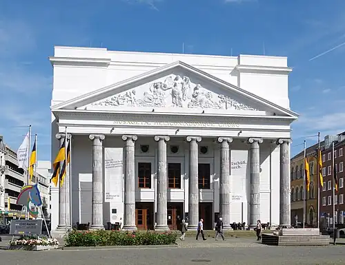 Theater Aachen bei Tag