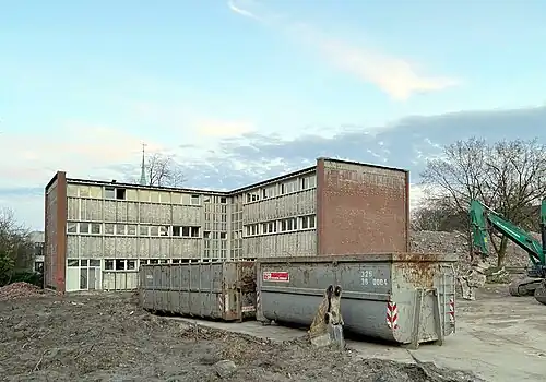 Abriss (Königstraße), Fassadenpaneele und Stirnseiten-Isolierung entfernt