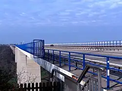 Die Absprungsicherung an der östlichen Brückenaußenseite