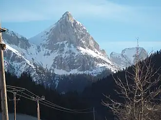 Der Admonter Kaibling vom Skigebiet Kaiserau aus gesehen, rechts im Hintergrund der Admonter Reichenstein