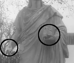 Schiller mit amputiertem rechten Unterarm, 2014.