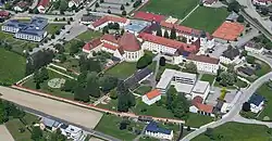 Kloster Baumgartenberg mit Kloster- und Pfarrkirche sowie Europagymnasium